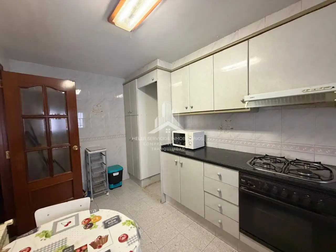 Cuina de Casa o xalet en venda en Castellón de la Plana / Castelló de la Plana amb Aire condicionat, Terrassa i Moblat