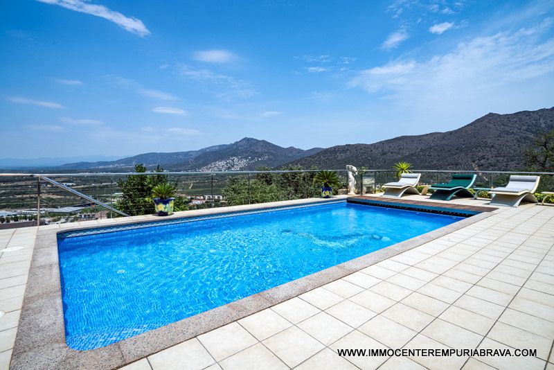 Piscina de Casa o xalet en venda en Roses amb Aire condicionat, Calefacció i Jardí privat