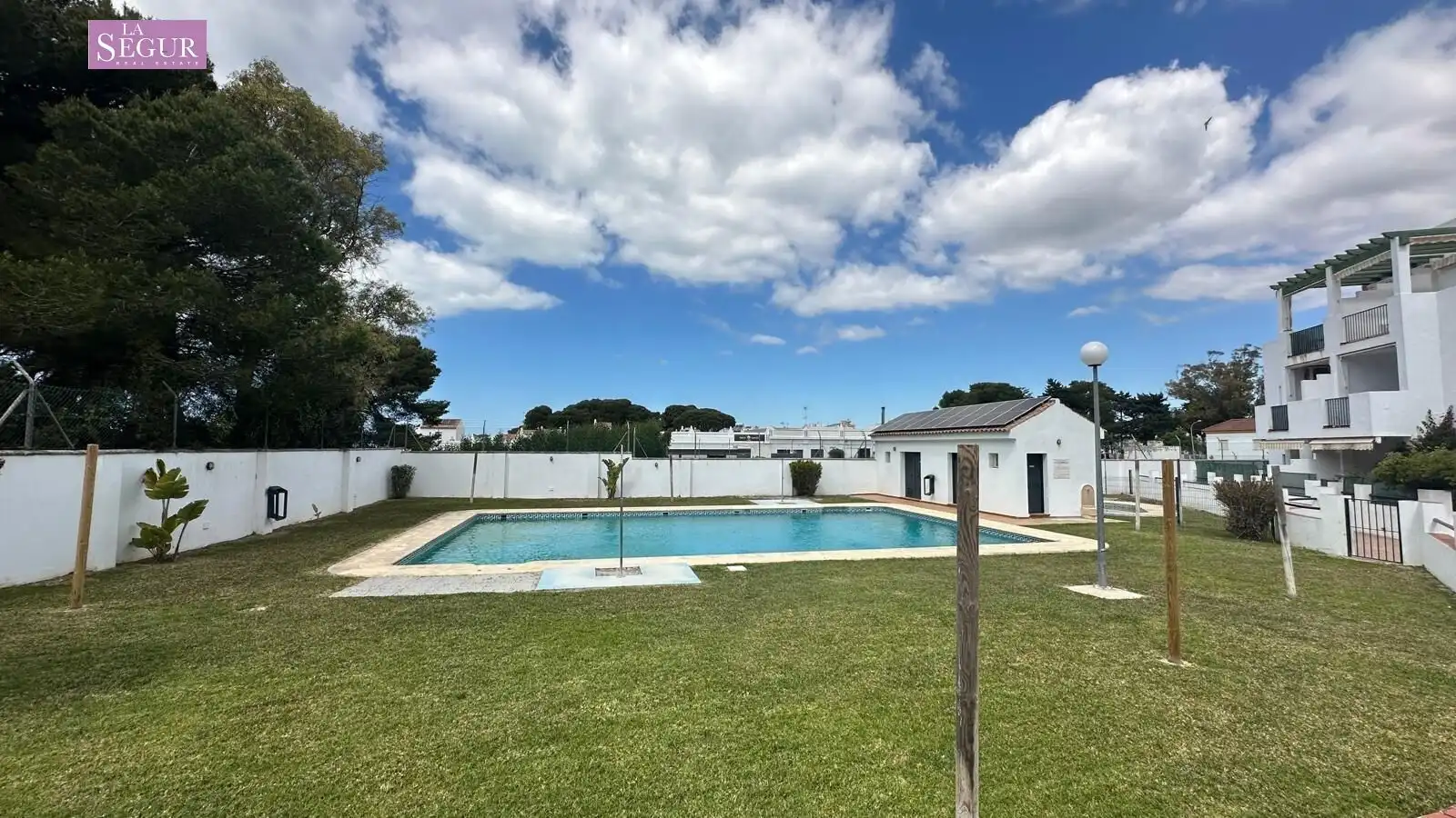 Swimming pool of Flat for sale in Conil de la Frontera  with Terrace, Furnished and Community pool