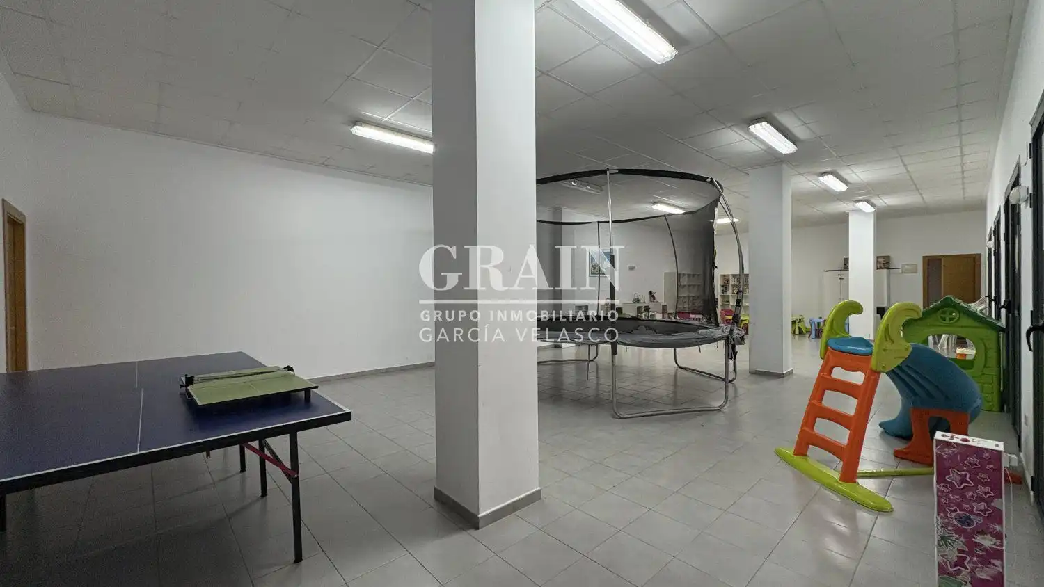 Piso en venta en Albacete con Calefacción, Trastero y Piscina