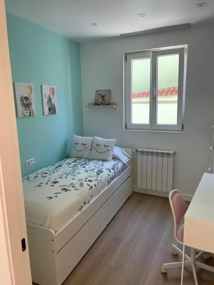 Schlafzimmer von Wohnung zur Miete in Mugardos mit Parkett, Abstellraum und Möbliert