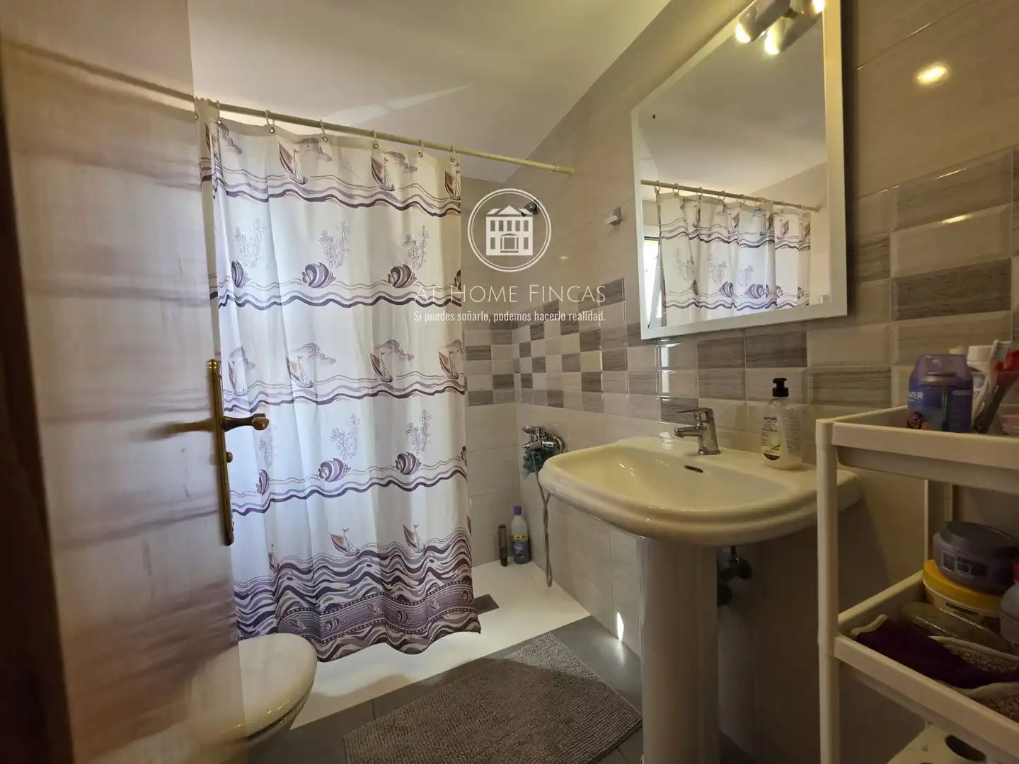 Bathroom of Flat for sale in Roda de Berà  with Terrace, Swimming Pool and Community pool