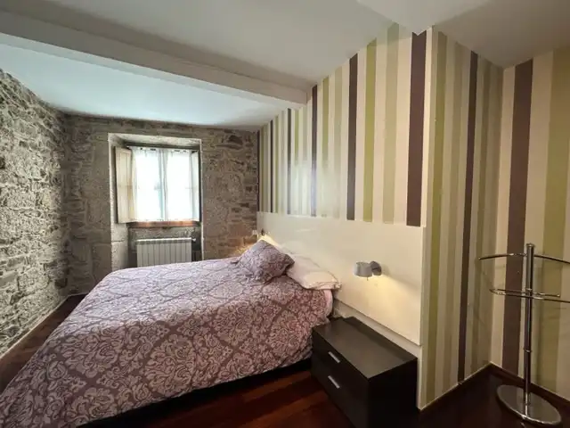 Schlafzimmer von Wohnungen zur Miete in Santiago de Compostela  mit Heizung, Privatgarten und Parkett