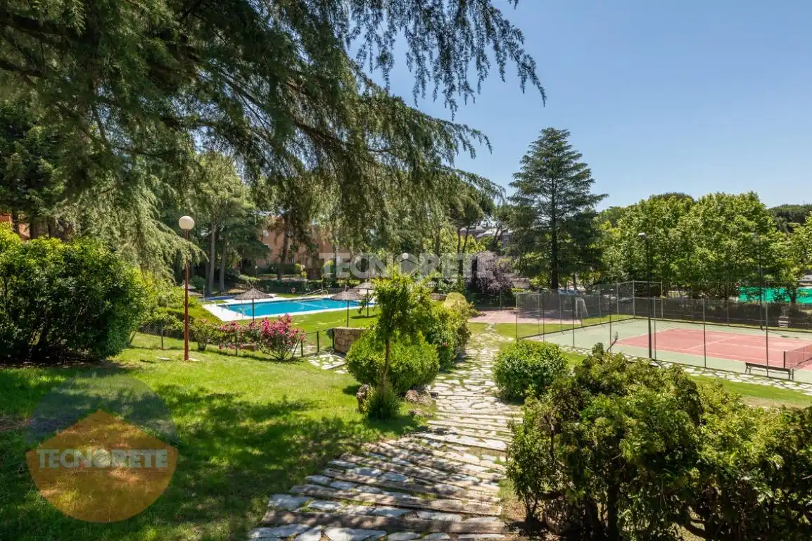Jardí de Pis de lloguer en Majadahonda amb Calefacció, Terrassa i Piscina comunitària