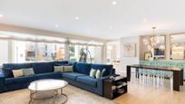 Living room of Flat for sale in Sant Cugat del Vallès  with Air Conditioner, Heating and Private garden