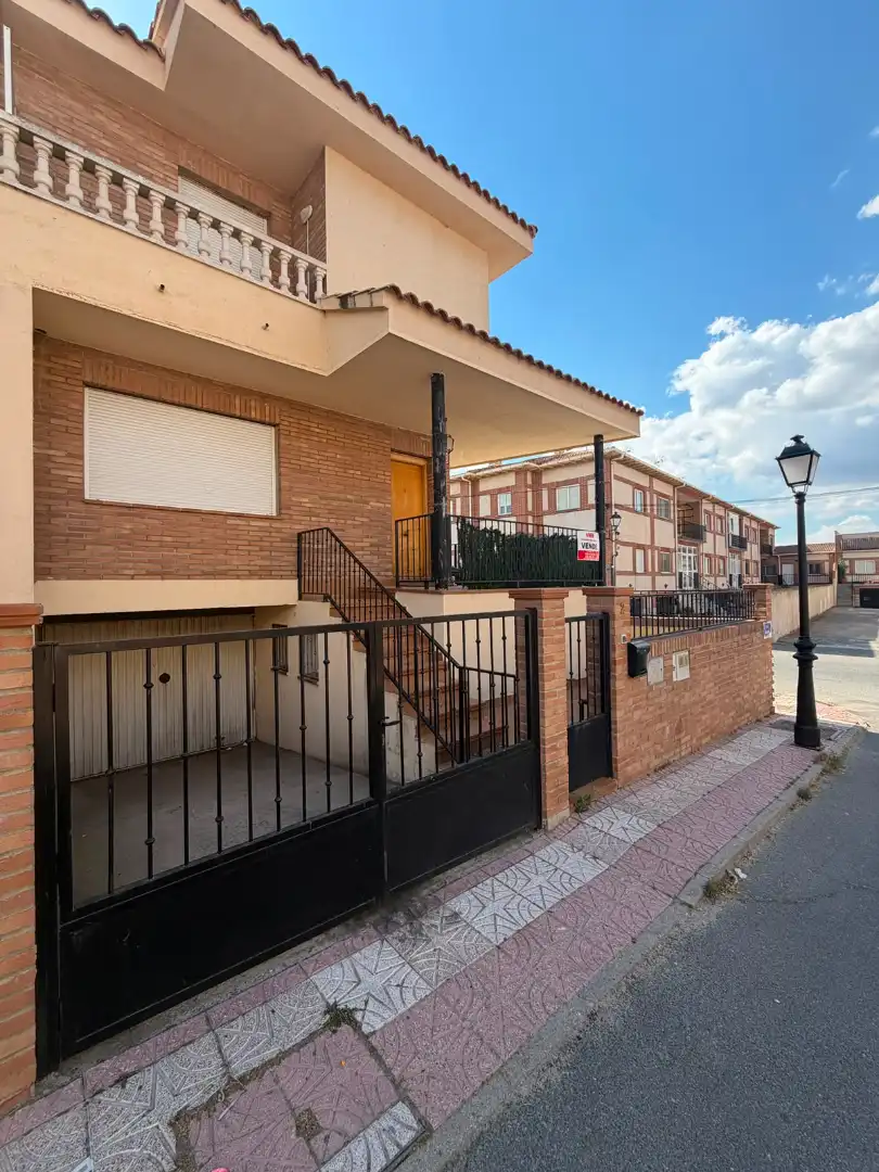 Vista exterior de Casa o chalet en venta en El Fresno con Calefacción, Jardín privado y Terraza