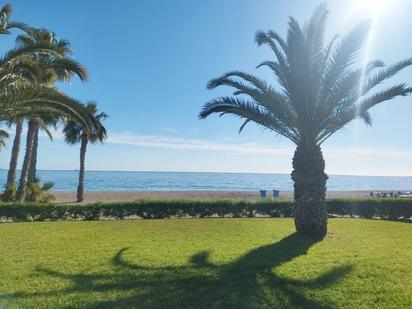 Vista exterior de Pis en venda en Roquetas de Mar amb Terrassa, Moblat i Piscina comunitària