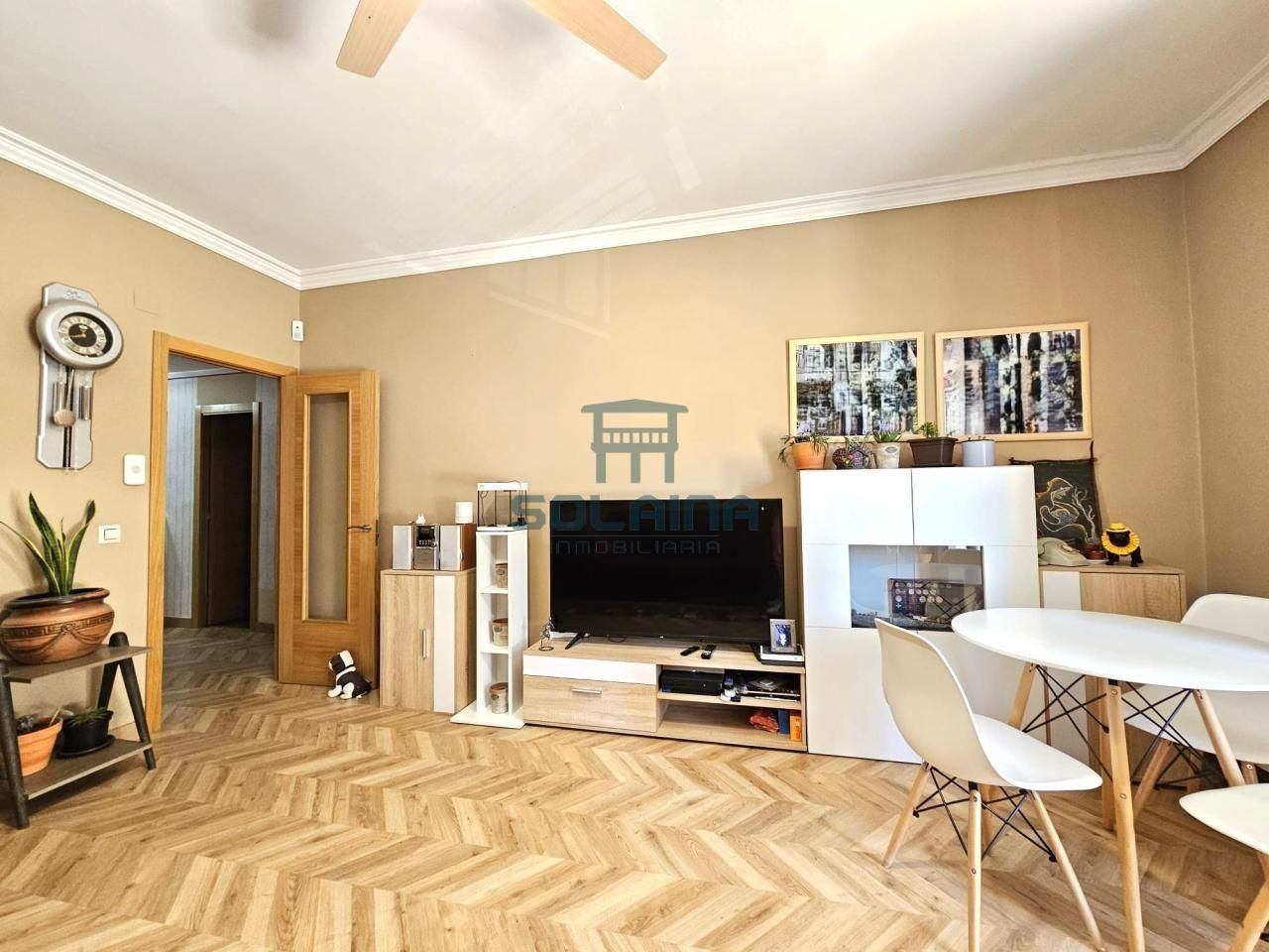 Sala d'estar de Pis en venda en Ourense Capital  amb Calefacció, Parquet i Balcó