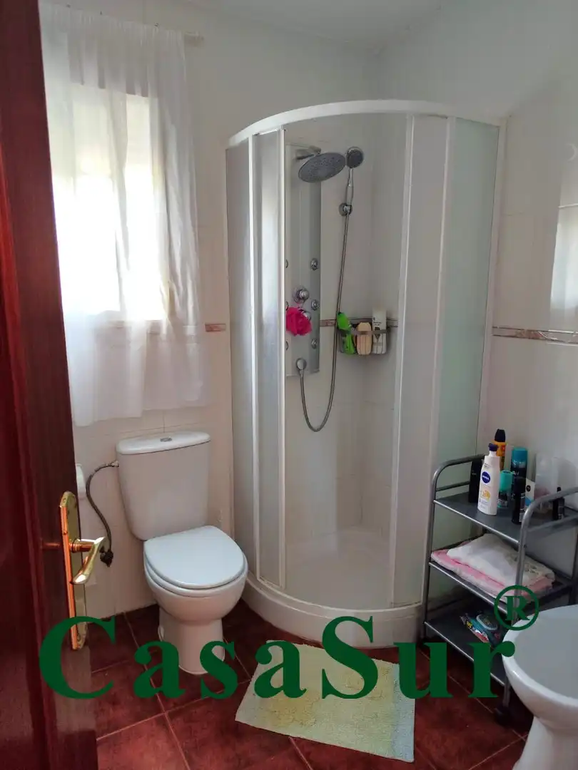 Bany de Casa o xalet en venda en Cubillas de Santa Marta amb Calefacció, Jardí privat i Terrassa