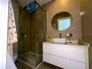 Badezimmer von Wohnung zum Verkauf in Las Rozas de Madrid mit Klimaanlage, Terrasse und Abstellraum