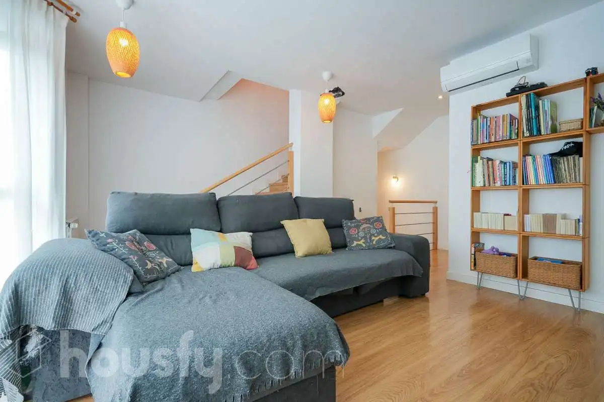 Wohnzimmer von Einfamilien-Reihenhaus zum Verkauf in San Sebastián de los Reyes mit Klimaanlage, Heizung und Terrasse