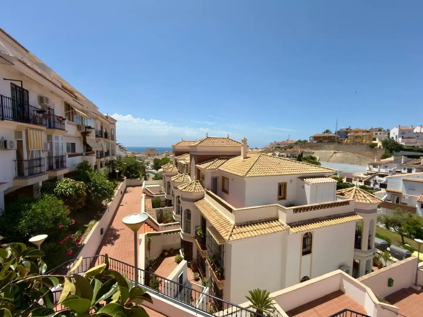 Außenansicht von Erdgeschoss zum Verkauf in Rincón de la Victoria mit Klimaanlage, Privatgarten und Terrasse
