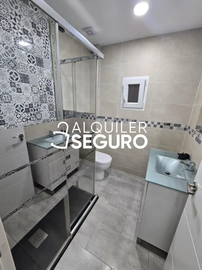 Baño de Piso de alquiler en Torrejón de Ardoz con Calefacción y Terraza