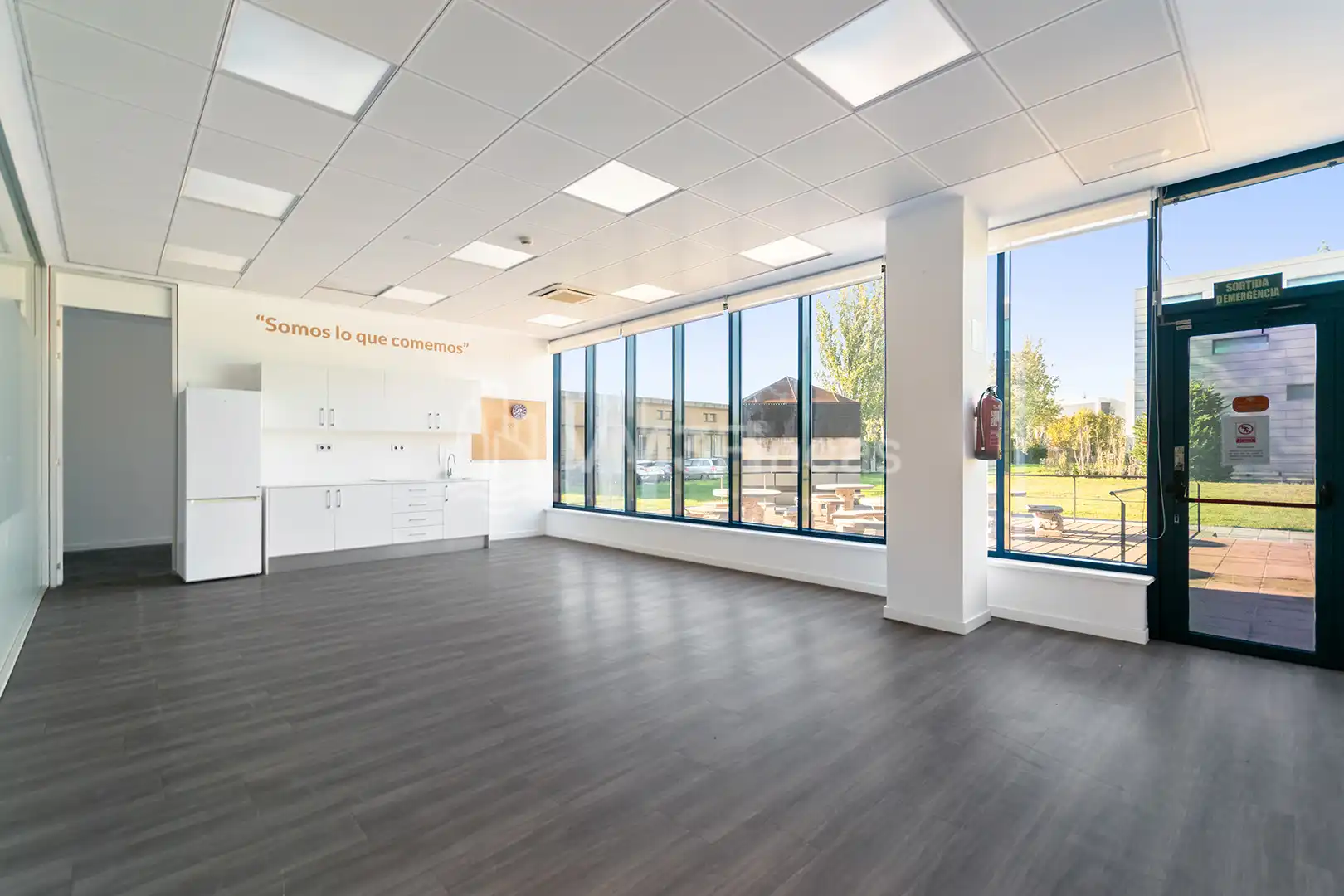 Büro zur Miete in El Prat de Llobregat mit Klimaanlage, Heizung und Terrasse