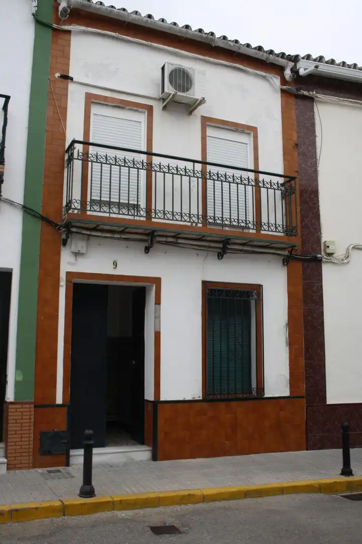 Vista exterior de Casa adosada en venta en Carrión de los Céspedes