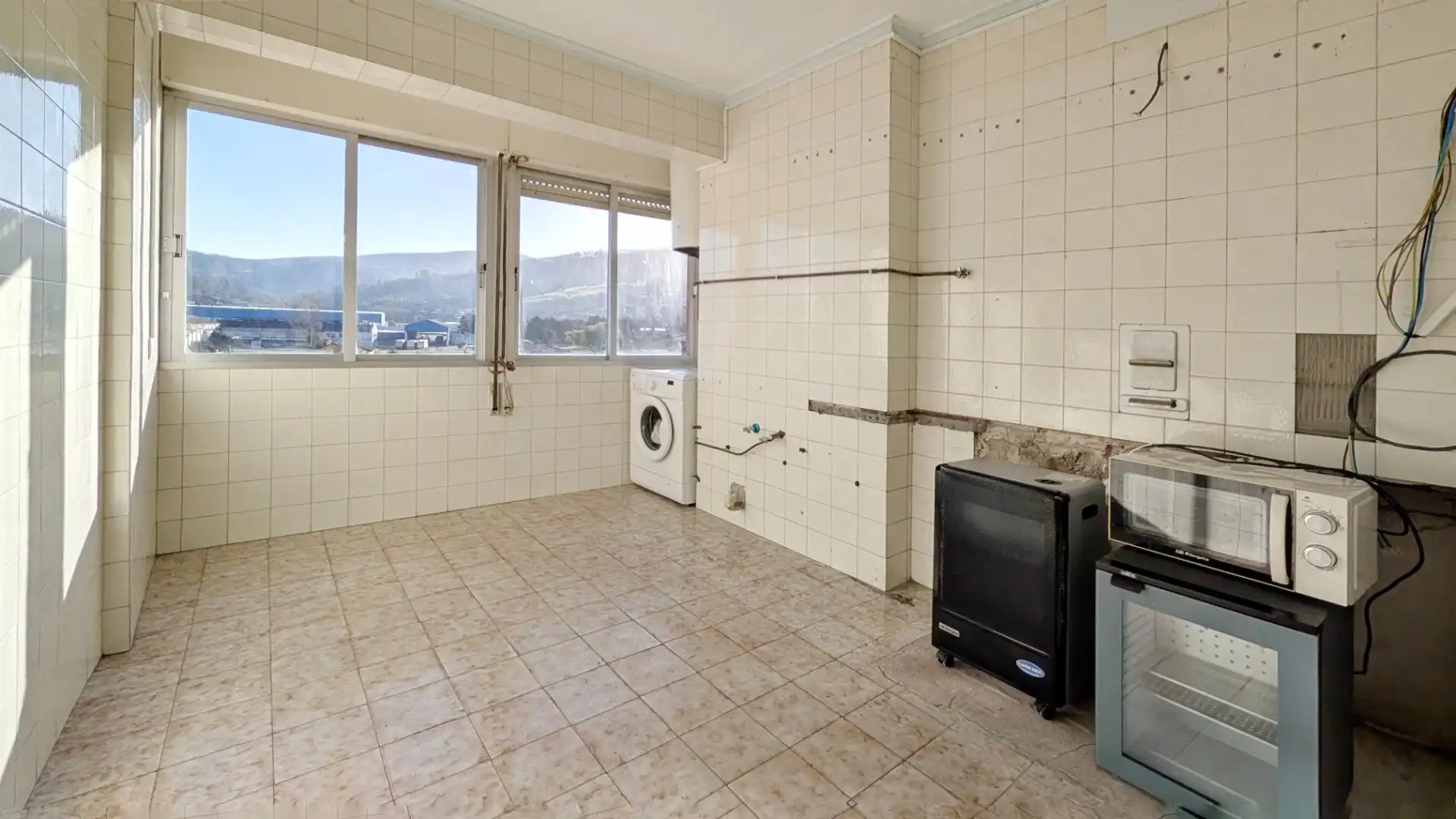 Cocina de Piso en venta en Los Corrales de Buelna  con Parquet