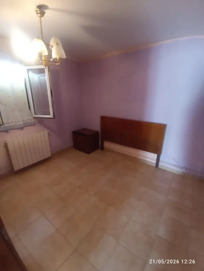 Schlafzimmer von Wohnung zum Verkauf in Berga mit Heizung, Waschmaschine und Balkon