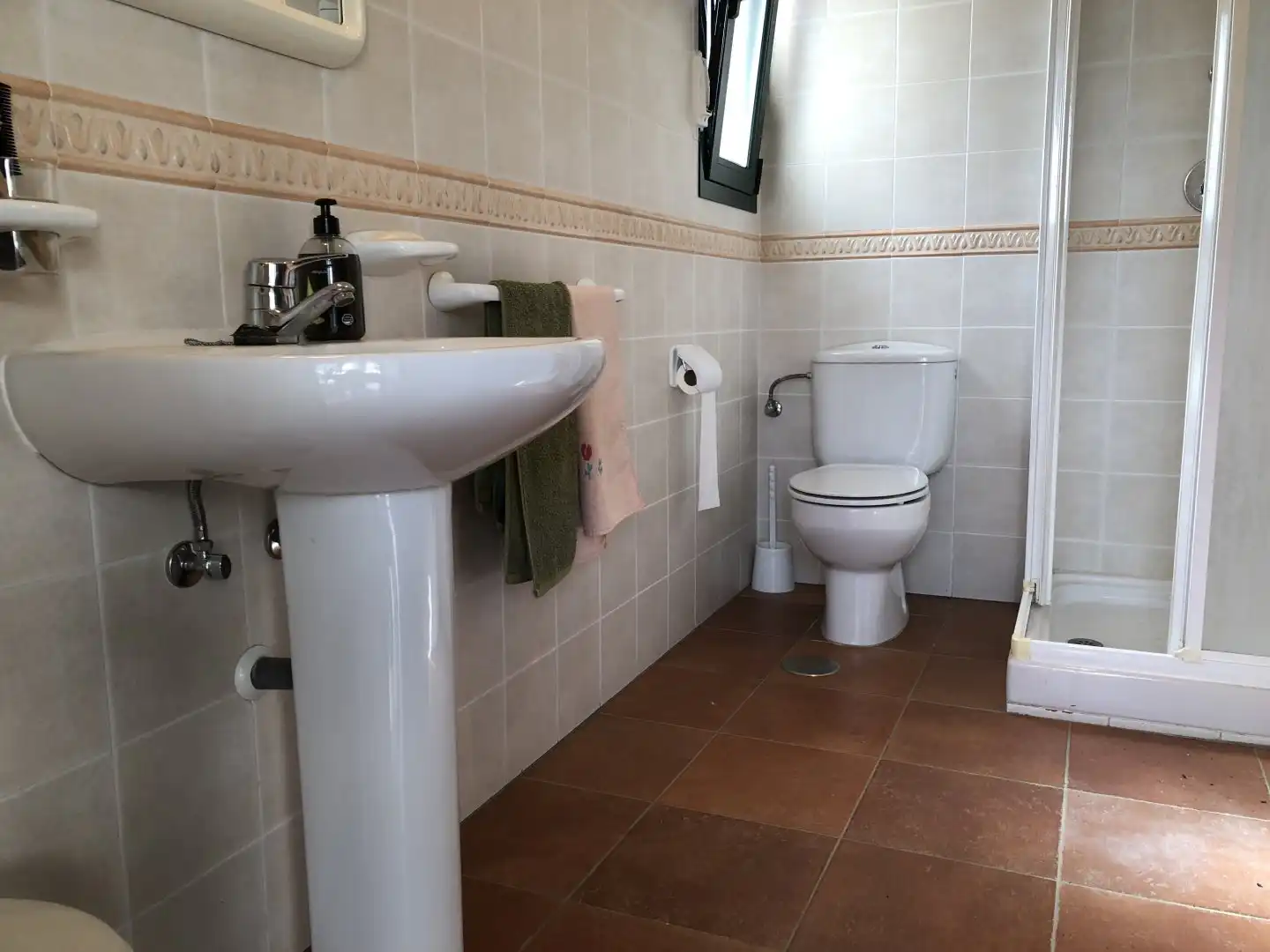 Bany de Casa o xalet en venda en La Lastrilla  amb Calefacció, Jardí privat i Traster