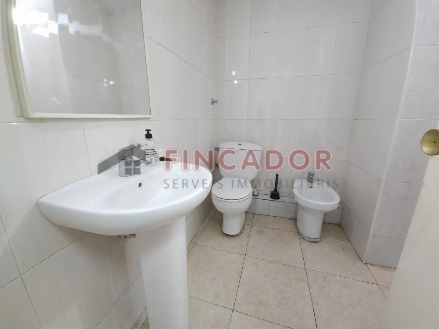 Bany de Local en venda en Sant Joan Despí