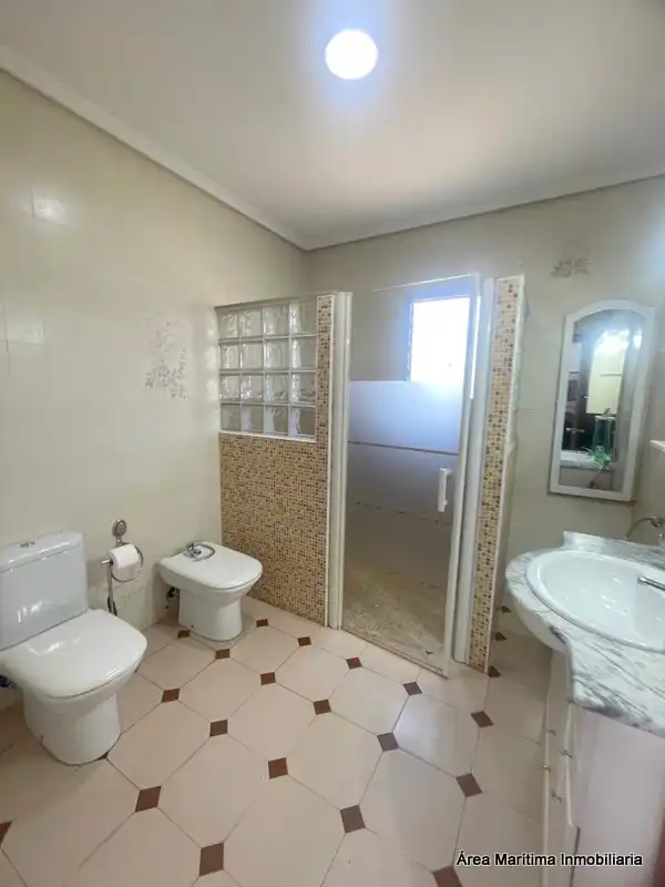 Bany de Casa o xalet de lloguer en Valencia amb Terrassa, Traster i Moblat