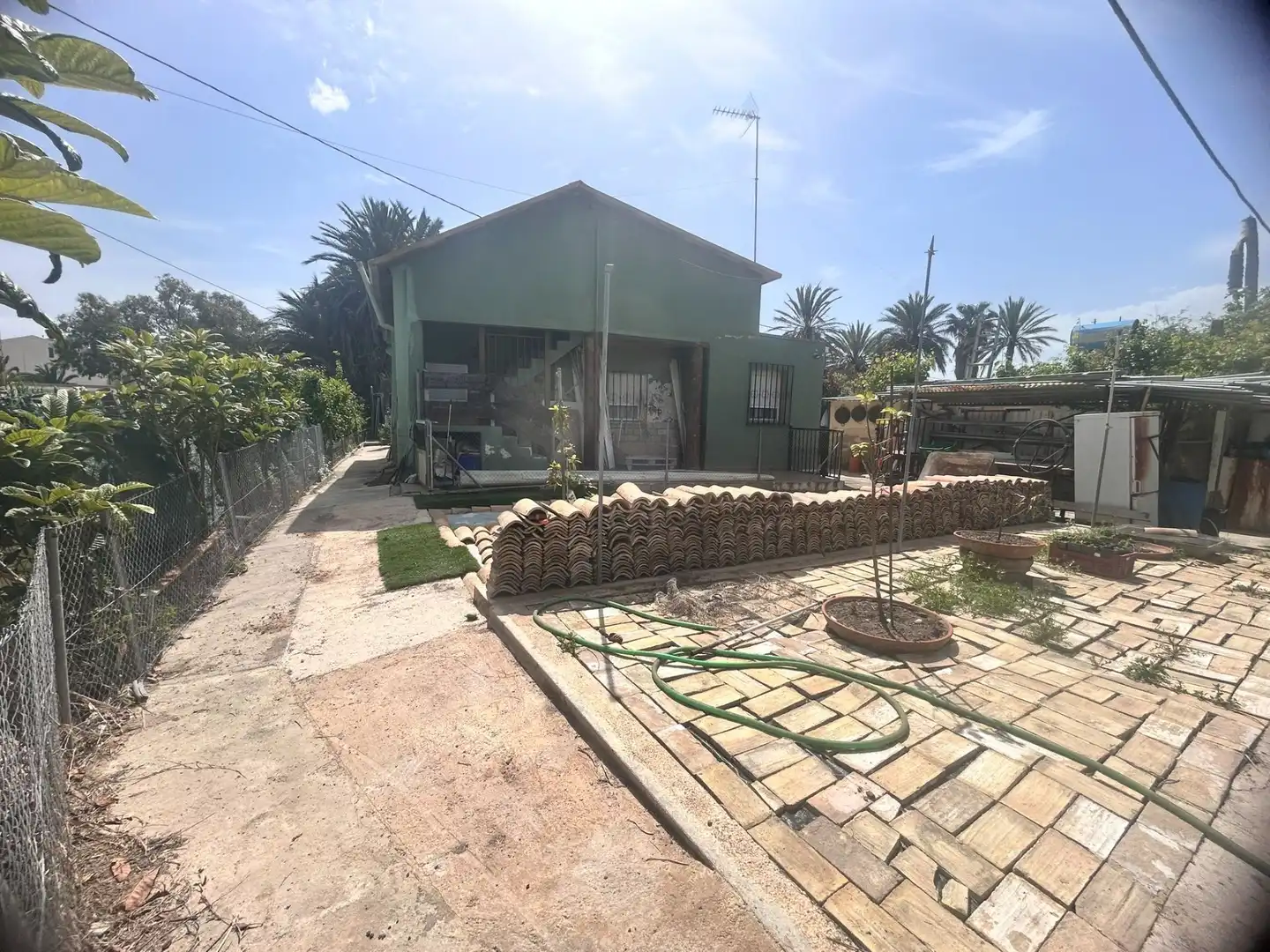 Vista exterior de Casa o xalet en venda en Sagunto / Sagunt amb Aire condicionat, Calefacció i Jardí privat