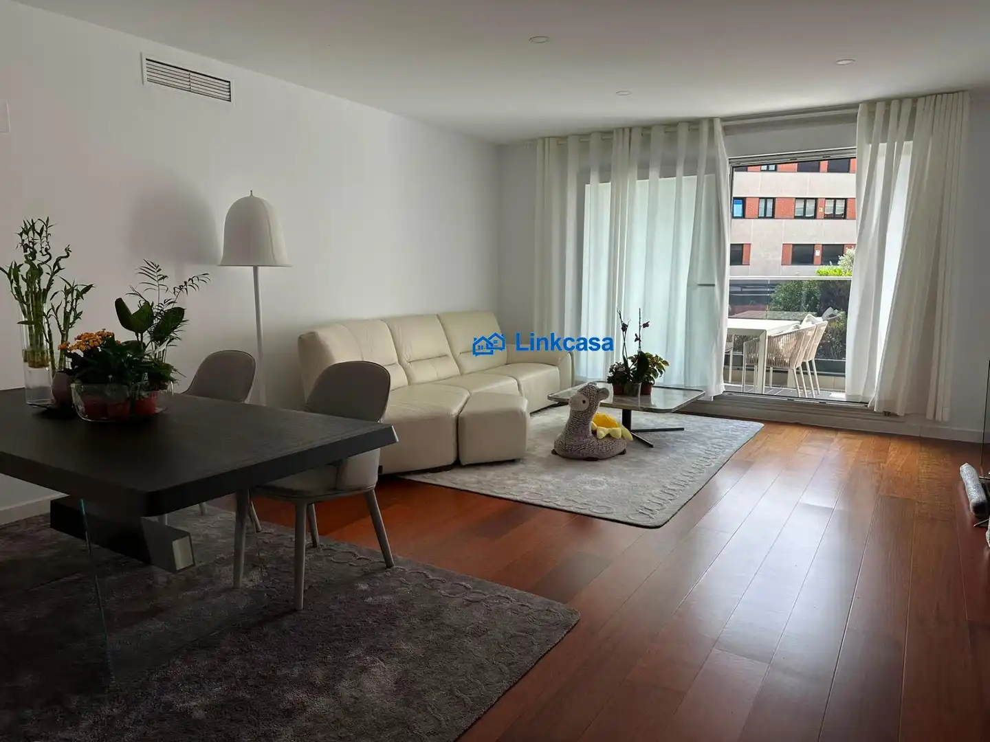 Sala d'estar de Pis de lloguer en Pozuelo de Alarcón amb Aire condicionat, Calefacció i Jardí privat