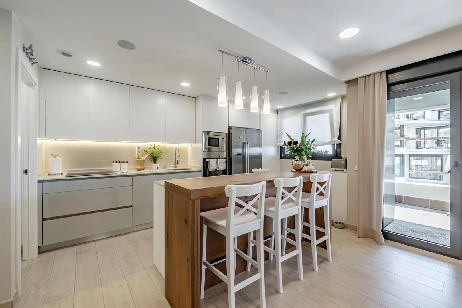 Küche von Wohnung zum Verkauf in Boadilla del Monte mit Klimaanlage, Heizung und Terrasse