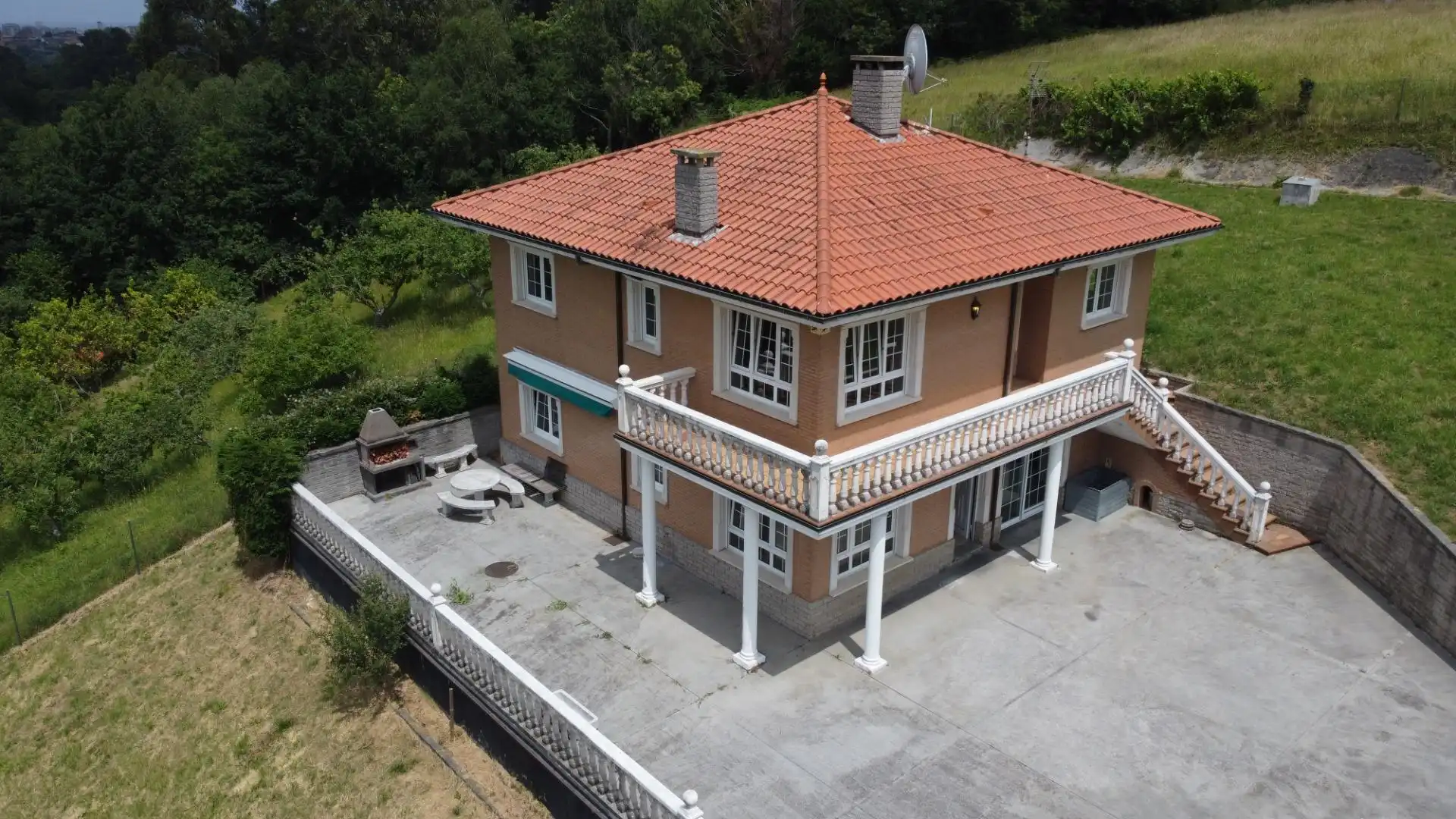 Vista exterior de Casa o xalet en venda en Gijón  amb Calefacció, Jardí privat i Traster