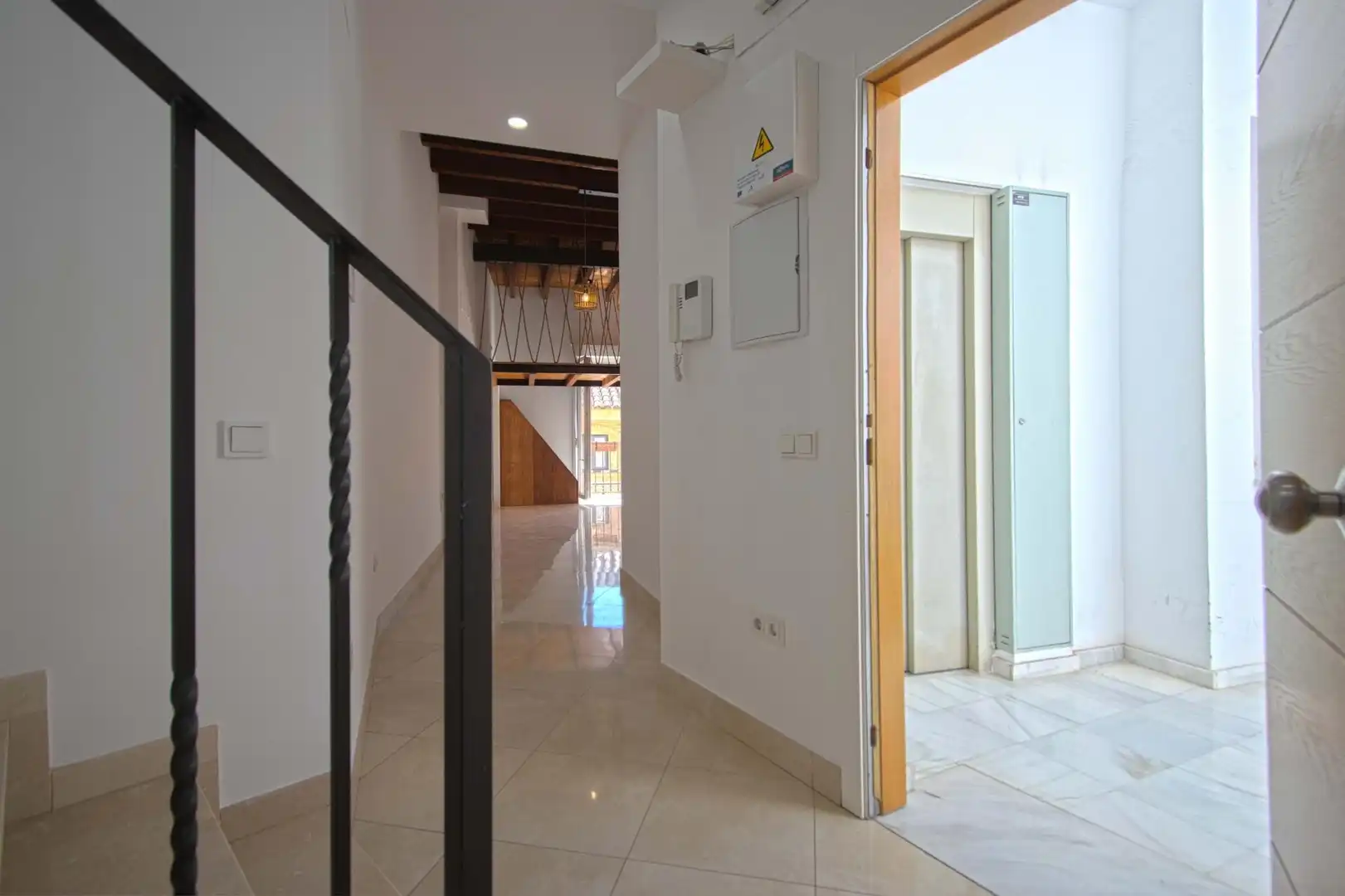 Dachboden zum Verkauf in Sevilla mit Klimaanlage, Terrasse und Balkon