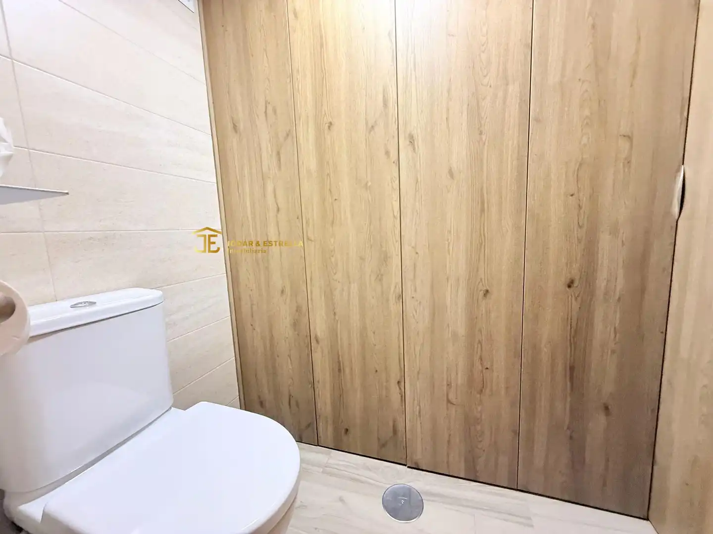 Bathroom of Flat for sale in Lorca  with Air Conditioner, Heating and Storage room