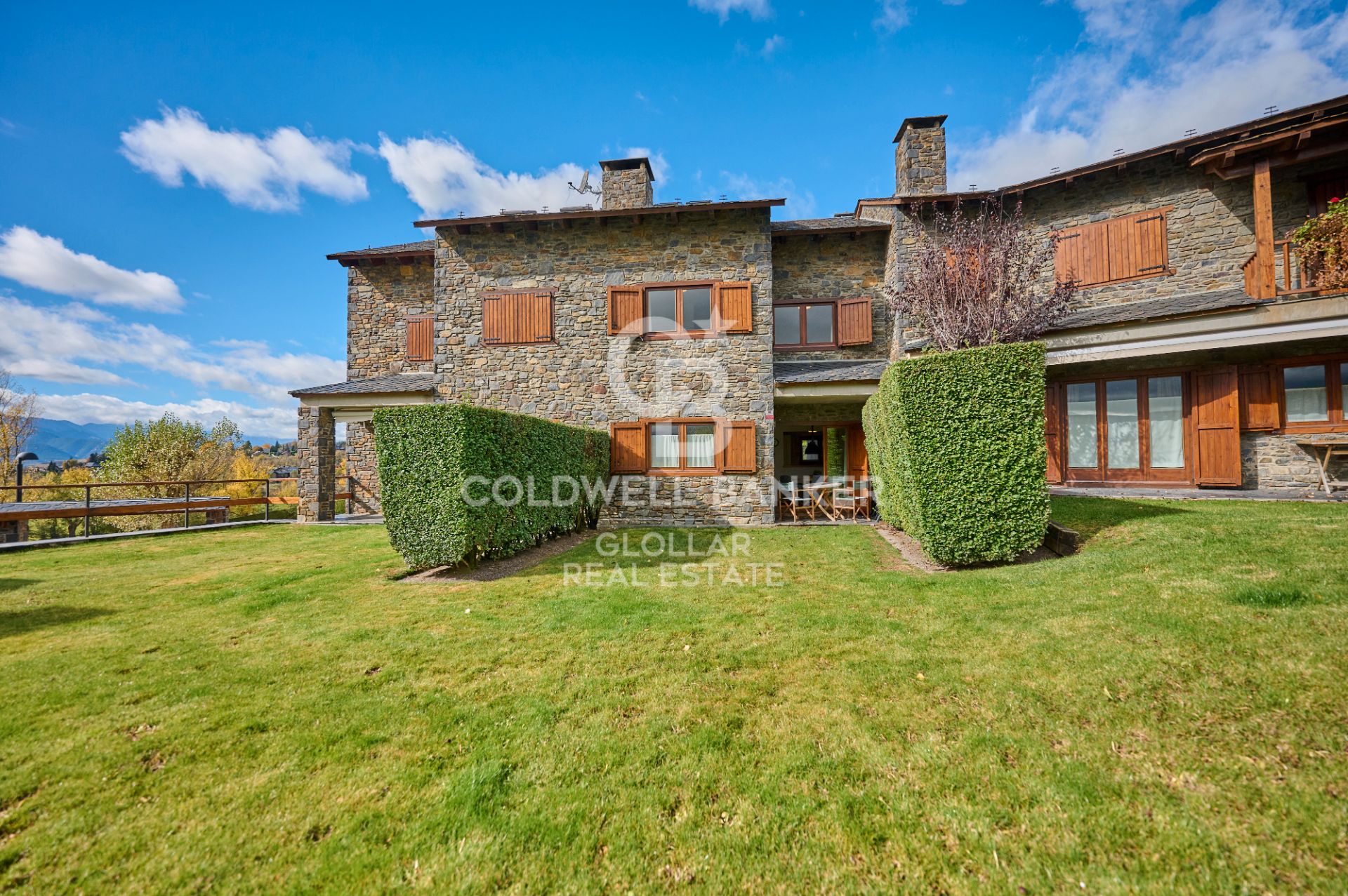 Exterior view of Single-family semi-detached for sale in Ger  with Private garden, Parquet flooring and Terrace