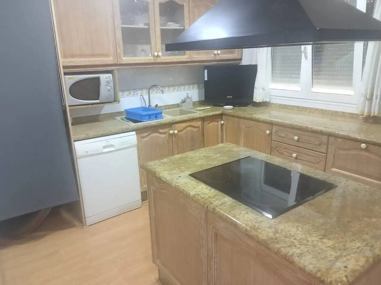 Cuina de Casa adosada en venda en Oliva amb Aire condicionat, Calefacció i Jardí privat