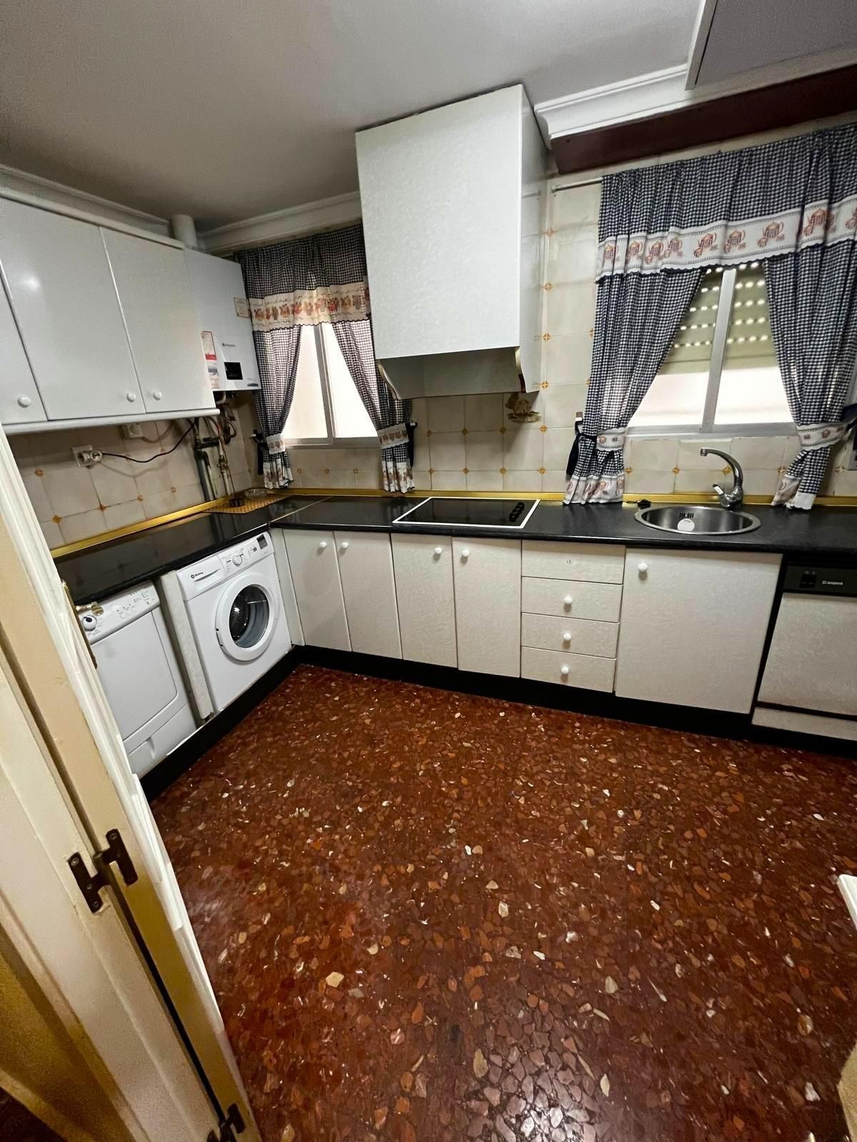 Cocina de Piso en venta en  Córdoba Capital con Aire acondicionado, Terraza y Trastero