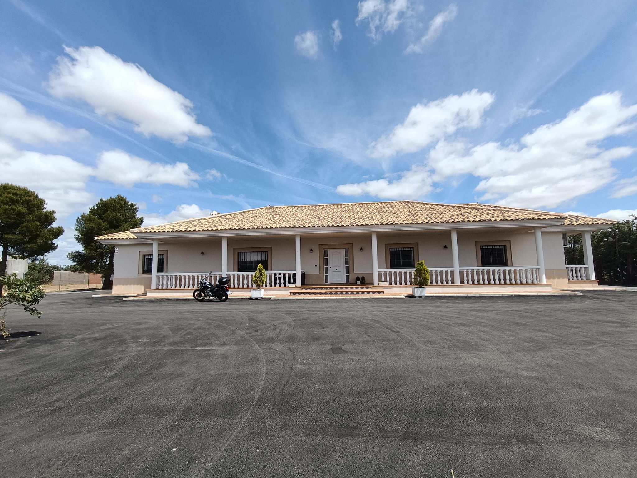 Exterior view of House or chalet for sale in Carrión de Calatrava  with Air Conditioner, Private garden and Storage room
