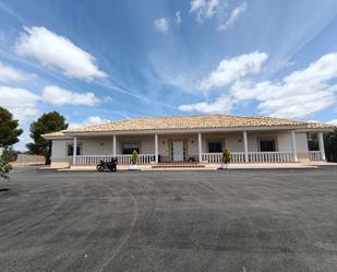 Exterior view of House or chalet for sale in Carrión de Calatrava  with Air Conditioner, Private garden and Storage room