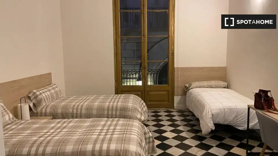 Piso con terraza en alquiler en Ciutat Vella, imagen 9