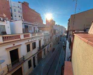 Vista exterior de Casa o xalet en venda en L'Hospitalet de Llobregat amb Aire condicionat, Terrassa i Balcó