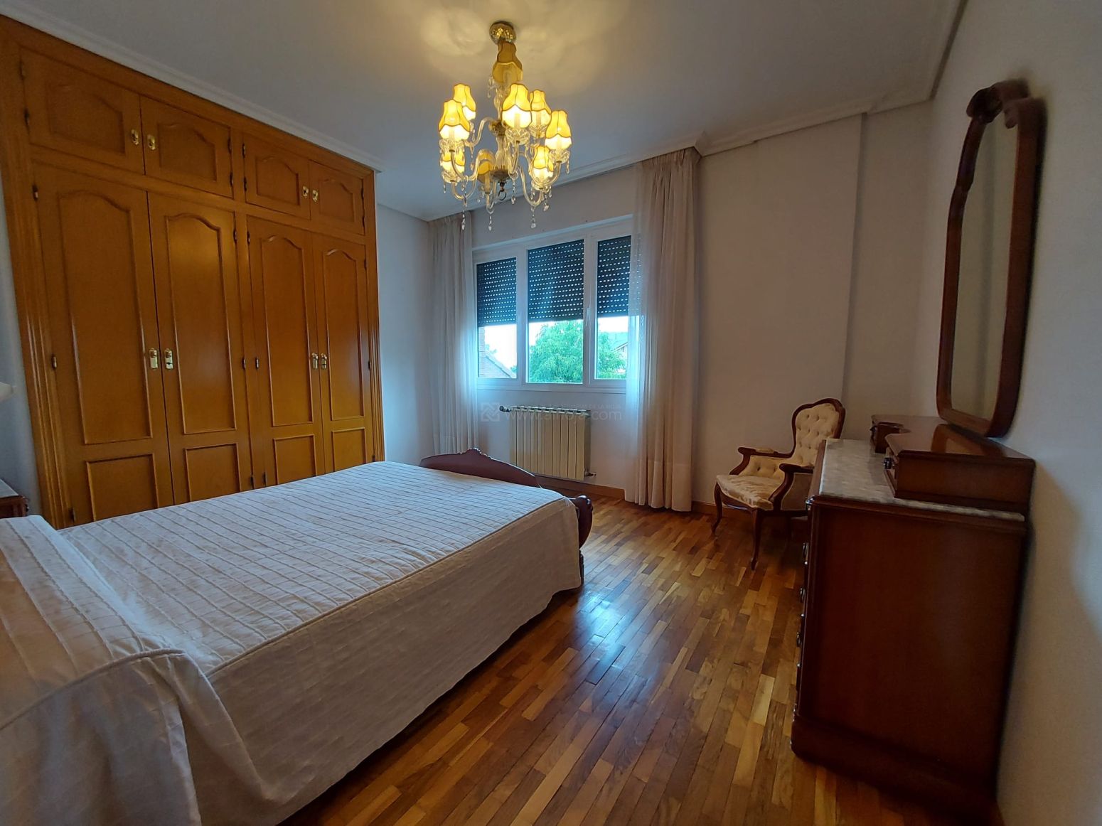 Dormitori de Casa o xalet en venda en  Logroño amb Calefacció, Parquet i Terrassa