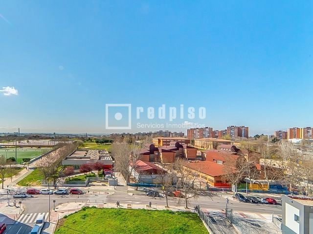 Vista exterior de Àtic en venda en Alcorcón amb Aire condicionat, Calefacció i Terrassa