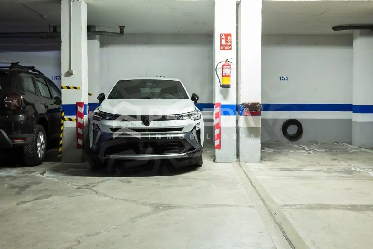 Parkplatz von Wohnung zum Verkauf in Roquetas de Mar mit Klimaanlage, Privatgarten und Terrasse