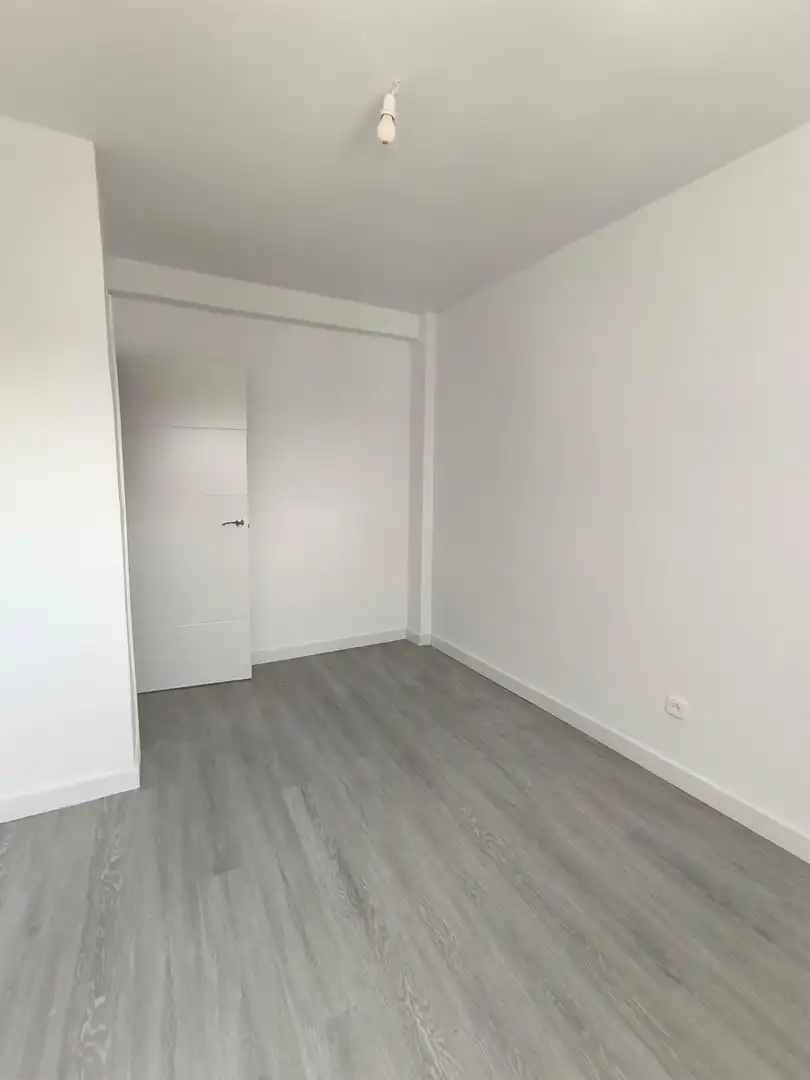 Piso en venta en Fuenlabrada con Terraza y Alarma