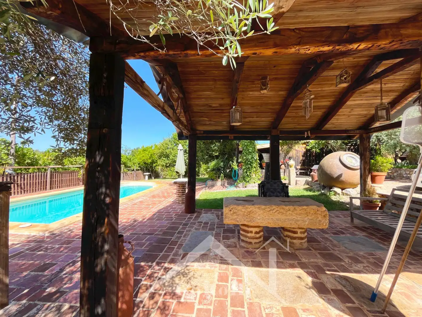 Terrassa de Casa o xalet en venda en Cazalla de la Sierra amb Jardí privat, Traster i Piscina