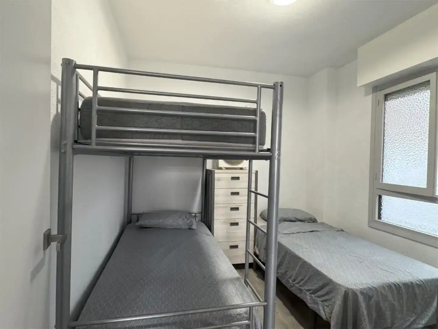 Bedroom of Flat for rent in Torrevieja  with Air Conditioner and Balcony