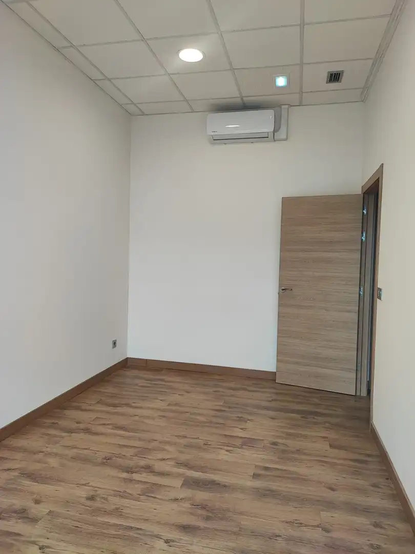 Habitación de Oficina de alquiler en Gijón  con Aire acondicionado y Calefacción