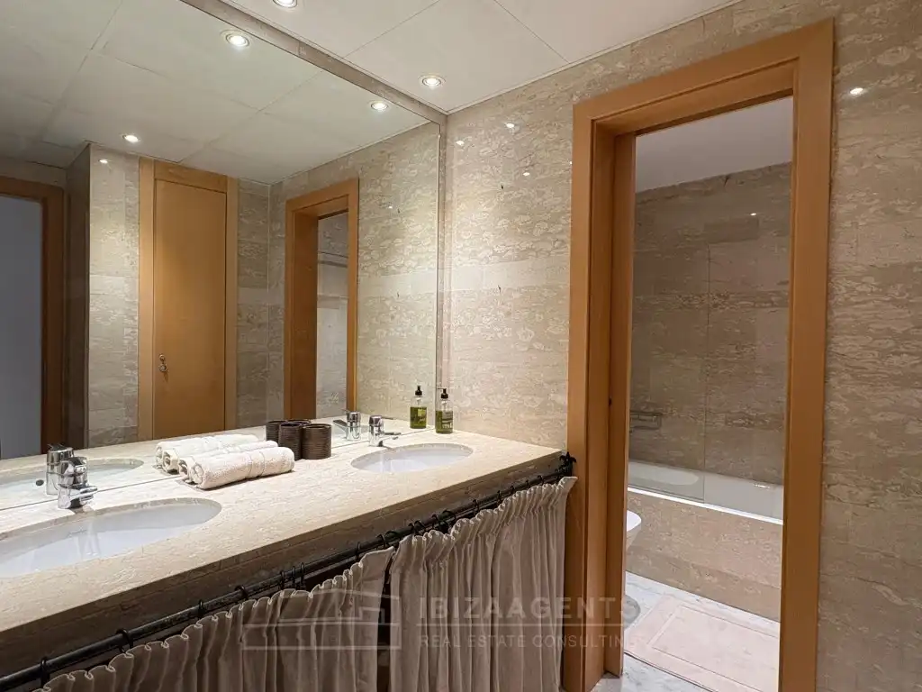 Baño de Apartamento de alquiler en Eivissa con Aire acondicionado, Terraza y Amueblado