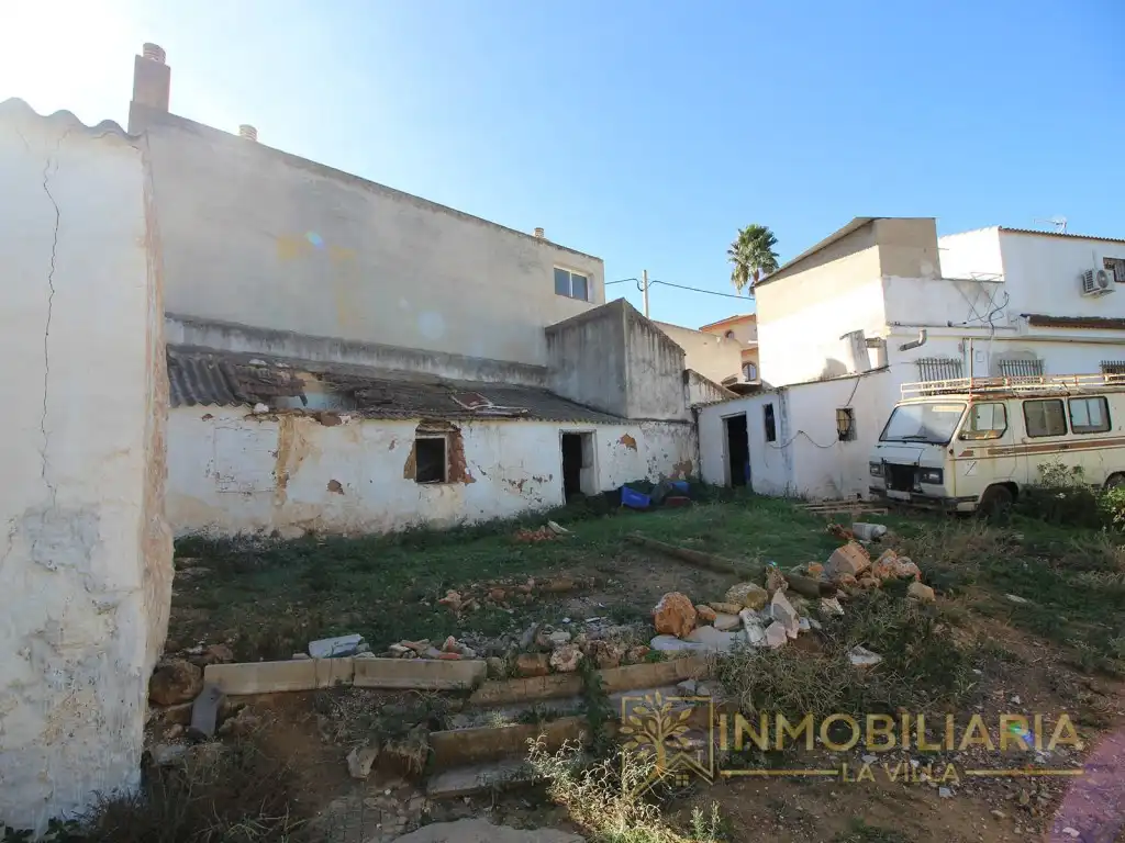 Vista exterior de Casa o xalet en venda en Alhaurín de la Torre amb Jardí privat, Terrassa i Moblat