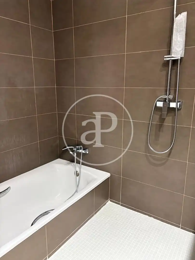 Bathroom of Houses for rent in Torrent  with Air Conditioner, Heating and Private garden