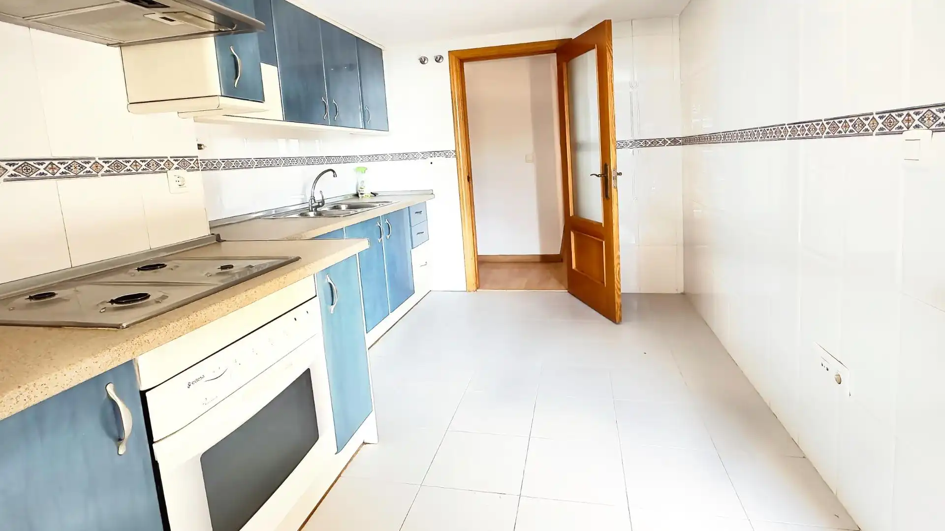 Cuina de Pis en venda en Benidorm amb Aire condicionat, Jardí privat i Terrassa