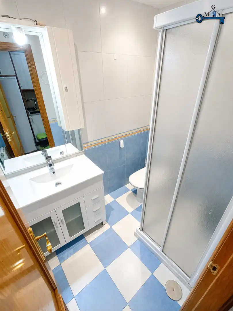 Bathroom of Apartments for rent in Fuenlabrada  with Air Conditioner, Heating and Furnished