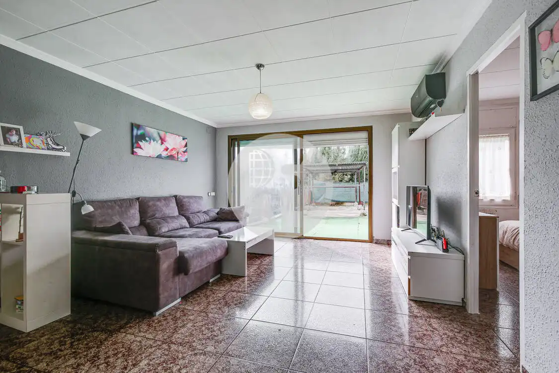 Sala d'estar de Casa o xalet en venda en Lliçà de Vall amb Calefacció, Terrassa i Piscina